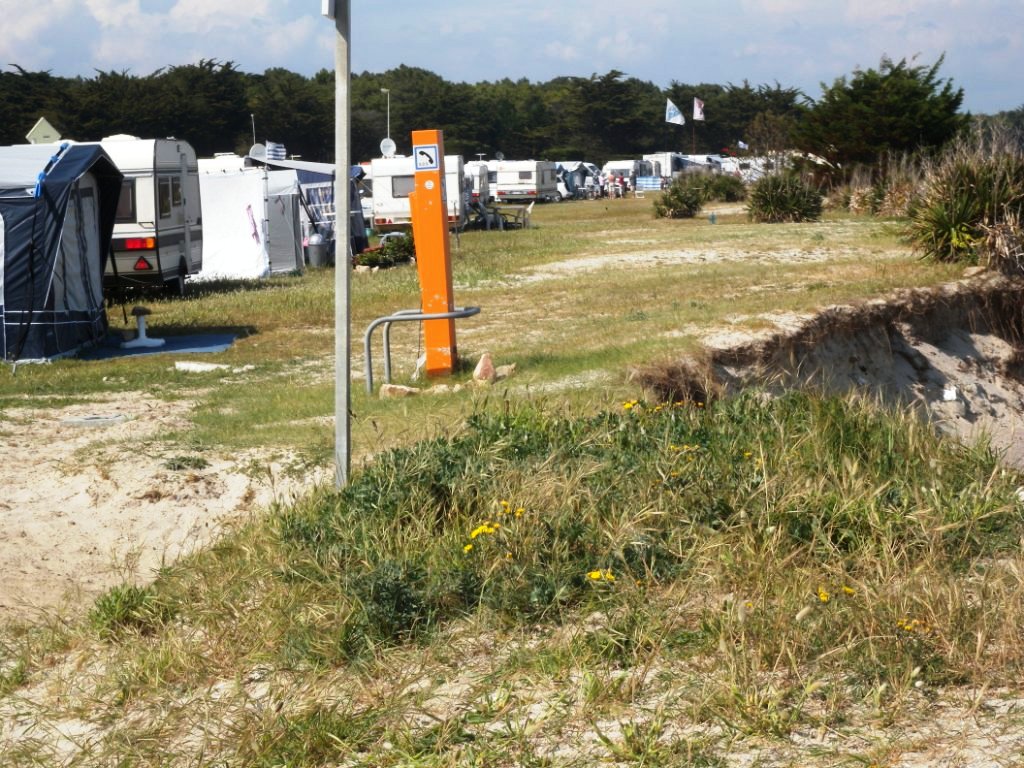 L’attribut alt de cette image est vide, son nom de fichier est st-pierre-quiberon_sentier.jpg.